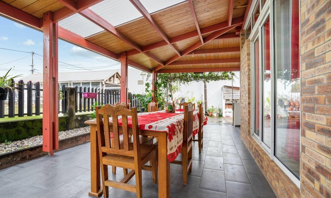 Saint-Andre Maison | Homerez - Maison pour 13 pers. avec jardin, terrasse et balcon à Saint André