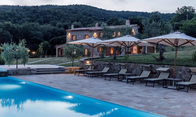 Umbertide Villa | Homerez - Villa pour 16 pers. avec piscine, jardin et terrasse à Pérouse