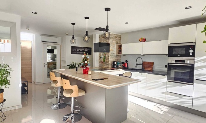 Pasteur Appartement | Homerez - Modern Apartment in Nice