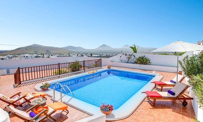 Nazaret Villa | Homerez - Villa moderne à Nazaret avec piscine privée