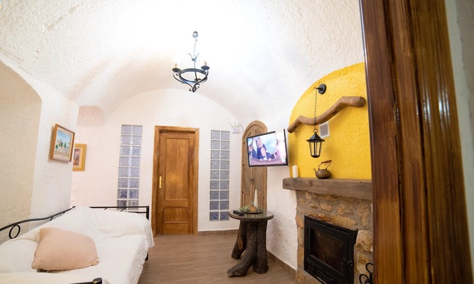 Guadix Appartement | Homerez - Nice appartement for 4 ppl. with shared pool and terrace at Purullena