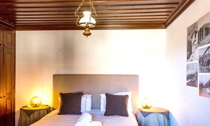 Queimada Appartement | Homerez - Appartement pour 2 pers. avec piscine partagée et jacuzzi à Armamar