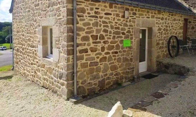 Rostrenen Maison | Homerez - Maison pour 3 pers. avec piscine partagée et terrasse à Rostrenen