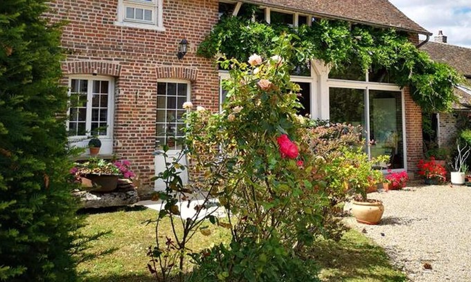 Le Vaudreuil Maison | Homerez - Nice house for 6 ppl. with garden and terrace at Le Vaudreuil