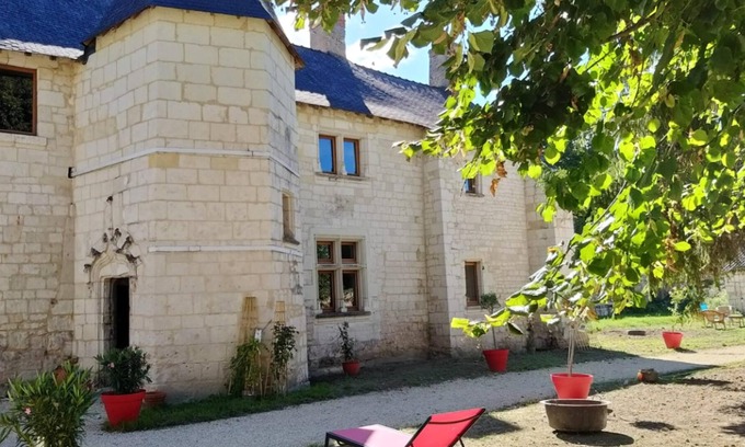 Courchamps Maison | Homerez - Jolie propriété pour 3 pers. avec terrasse et balcon à Courchamps