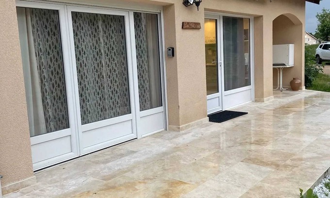 Lapte Appartement | Homerez - Renovated Apartment in Lapte with Terrace 40 m²