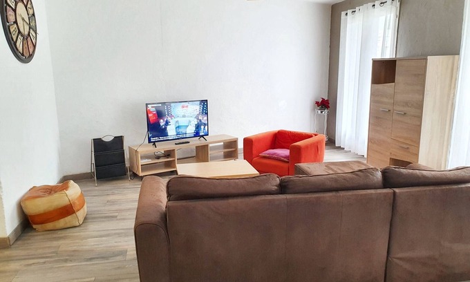Moulin a Vent Appartement | Homerez - Appartement spacieux à Perpignan, balcon