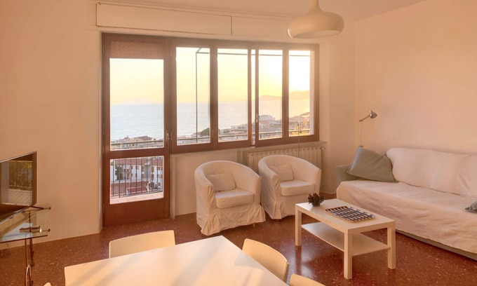 Sperlonga Appartement | Homerez - Appartement spacieux avec vue sur la mer à Sperlonga 109 m²
