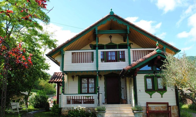 Sabando Chalet De Ski | Homerez - Spacious chalet for 8 ppl. with garden, terrace and balcony at Sabando