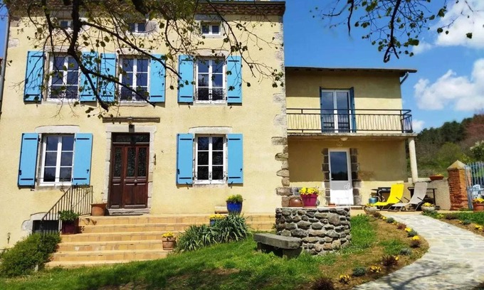 Domeyrat Maison | Homerez - Maison spacieuse à Domeyrat + grand jardin