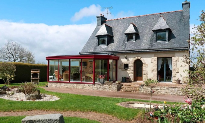 Pedernec Maison | Homerez - Spacious house for 6 ppl. with garden and terrace at Pédernec