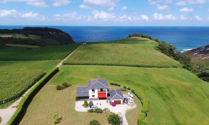 Canedo Maison | Homerez - Spacious house with sea view