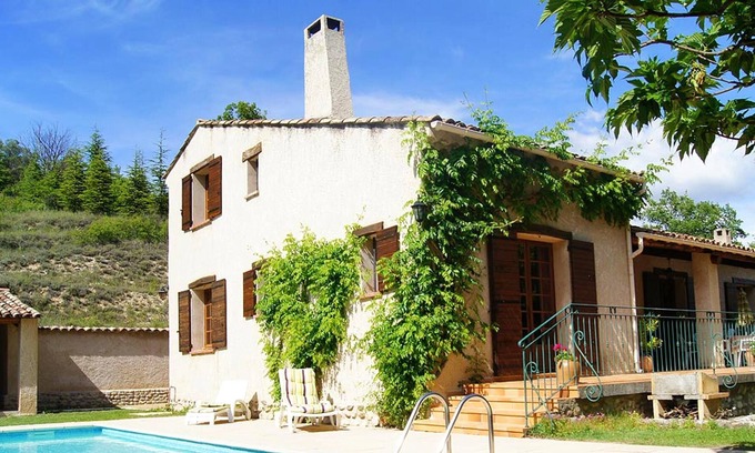 Riez Villa | Homerez - Villa spacieuse pour 7 pers. avec piscine et terrasse à Riez
