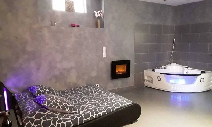 Baixas Appartement | Homerez - Studio à Baixas avec jacuzzi