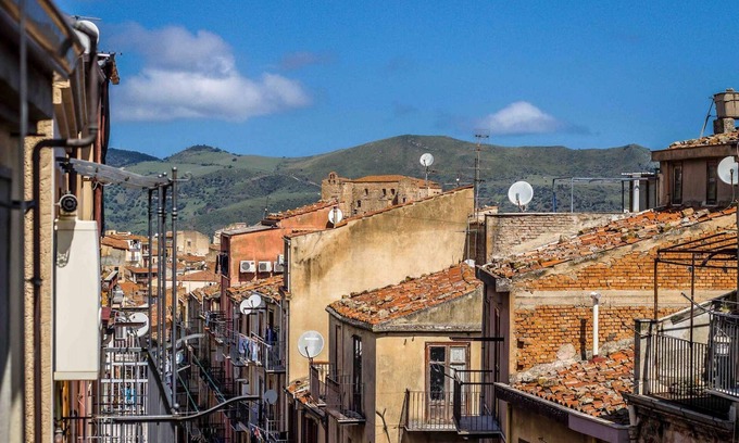 Castelbuono Appartement | Homerez - Studio in Castelbuono - Balcony