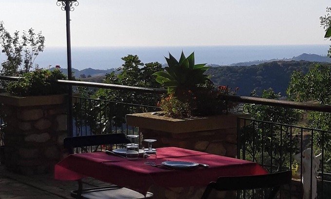 Badolato Appartement | Homerez - Studio avec vue mer à Badolato
