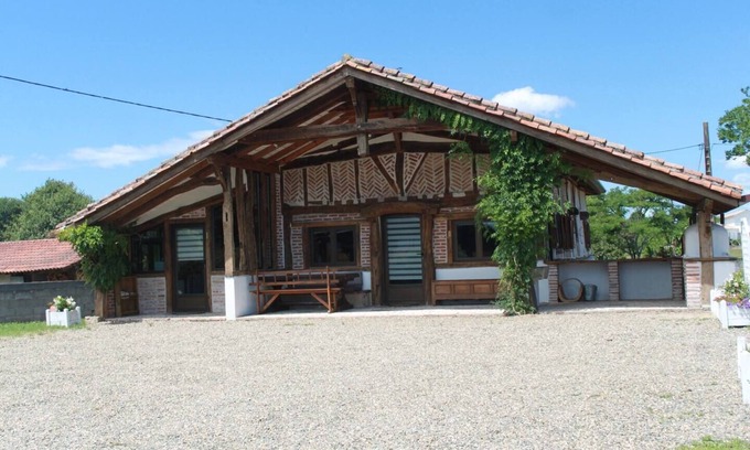 Pontonx-sur-l'Adour Villa | Homerez - Maison pour 6 pers. avec piscine partagée à Pontonx-sur-l'Adour