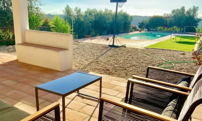 Pedrogao Villa | Homerez - Villa pour 5 pers. avec piscine partagée à Casais de Sao Bras