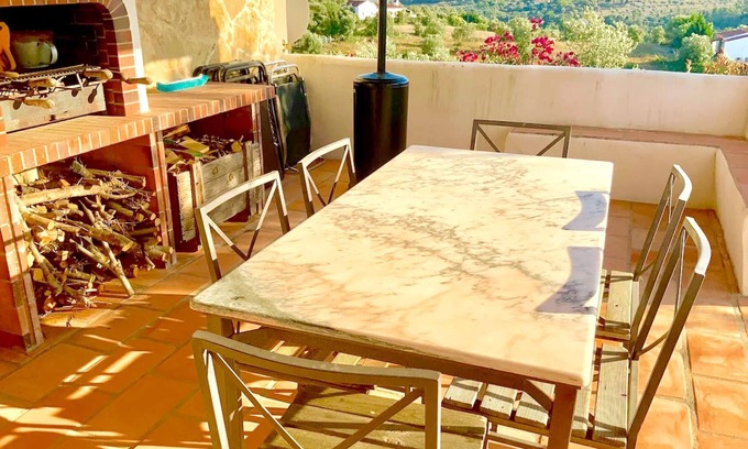 Pedrogao Villa | Homerez - Villa pour 5 pers. avec piscine partagée, jacuzzi, jardin et terrasse