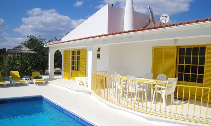 Albufeira Villa | Homerez - Villa à 8 km de la plage pour 8 pers. avec piscine et terrasse à Tunes