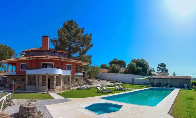 Sabugal Villa | Homerez - Villa pour 15 pers. avec piscine, jardin et balcon à Bendada, Sabugal