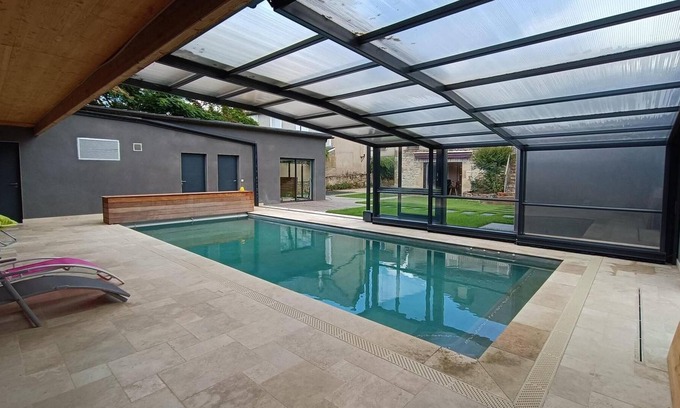 Vayrac Villa | Homerez - Villa pour 4 pers. avec piscine, jacuzzi, jardin et terrasse à Vayrac