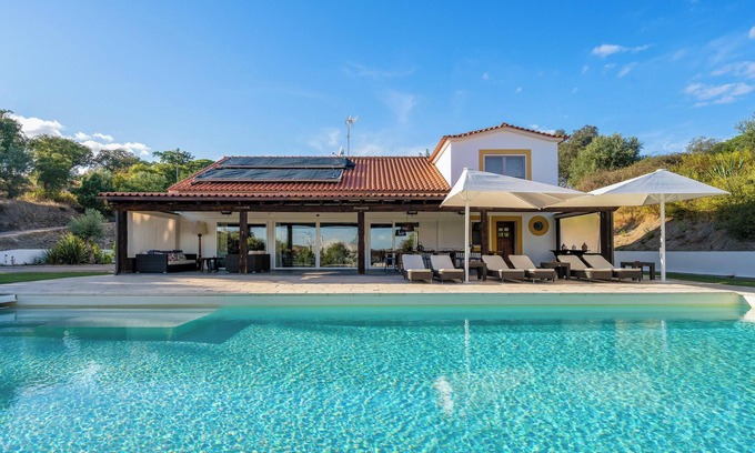 Mora Villa | Homerez - Villa à Mora avec Piscine Privée