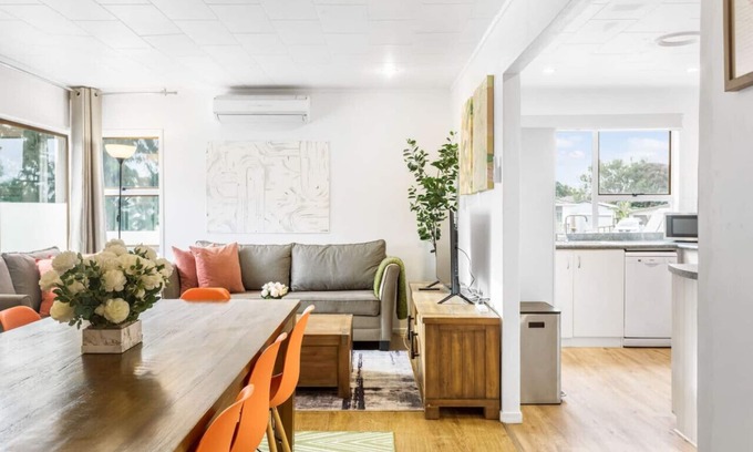 Clover Park Maison | Homespun Haven 4 BR with Parking and Patio