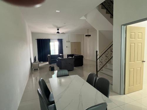 Behrang Stesen Maison | Homestay Behrang Sentral