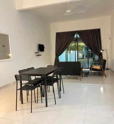Kampung Dato' Ibrahim Fikri Maison | Homestay Kemaman Fyna04 dekat Pantai Geliga