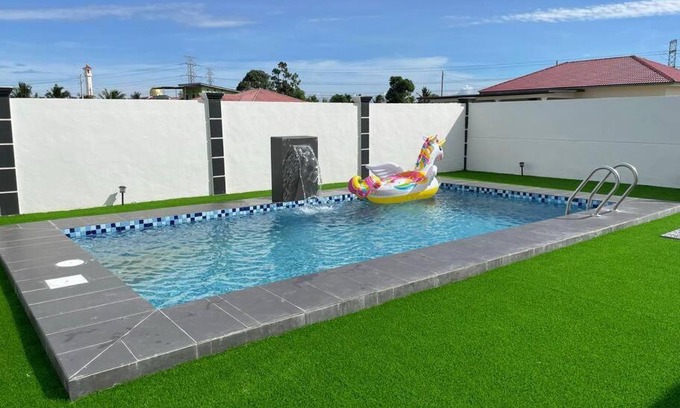 Bukit Rambai Maison | Homestay Malacca Private Pool - Klebang Beach, BBQ,15 Pax