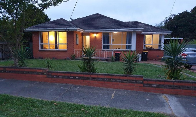 Dandenong Maison | Homestay near Dandenong Plaza