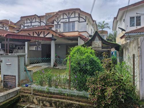 Sungai Buloh Maison | Homestay Saujana Utama