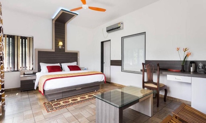 Devikolam Maison | Homestay with Serine Views, Pool, and delicious local food.