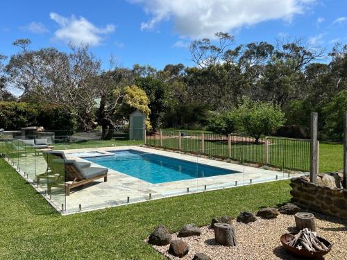 Wallington Appartement | Homestead Loft retreat Heated Pool, Spa, Basketball court, Spa bath in loft