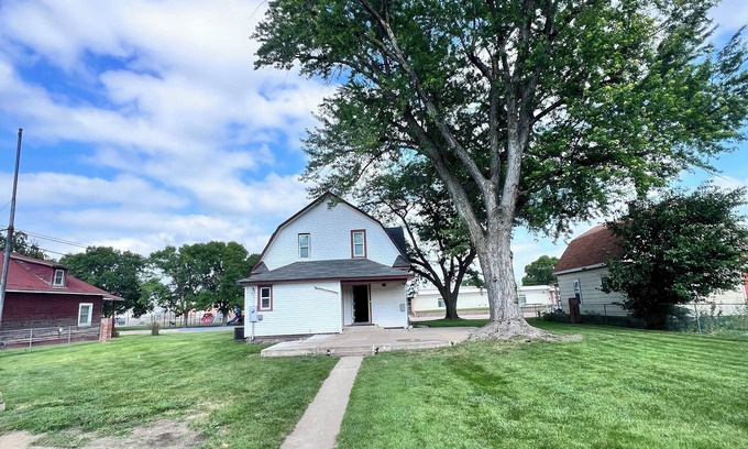 Gothenburg Maison | Hometown Retreat Tremendous 5-bedroom house with AC in charming Gothenburg