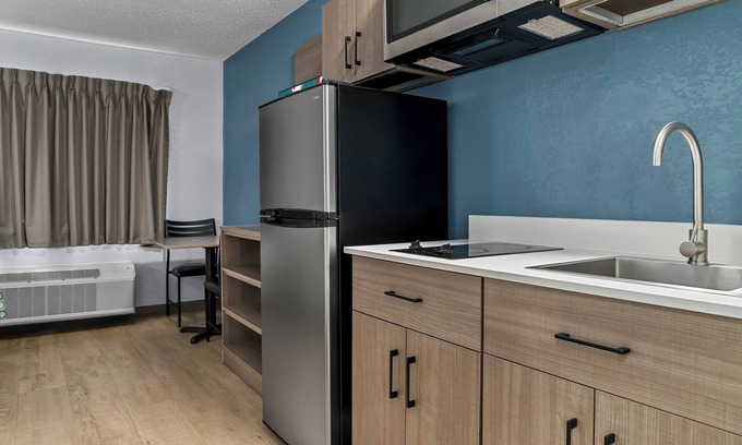 Flint Hôtel | HomeTowne Studios by Red Roof Flint