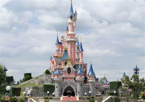 Montry Maison | Homewood - entire property for 6 people - 4 adults maximum - in village 10 min from Disneyland Paris & TGV RER A