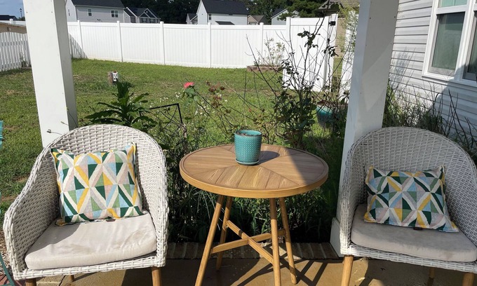 Selma Maison | Homey 4BD Huge Backyard in Quiet Neighborhood