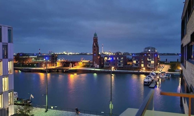 Nord-Mitte Appartement | Homey Apartments Harbour Suite - Parking, 2 Bathrooms, Elevator, City