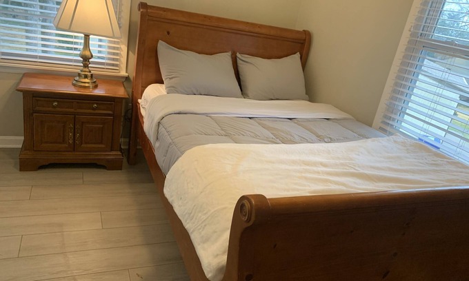 Bowie Maison | Homey, cozy, spacious, family friendly. Close to restaurants, shopping centers.