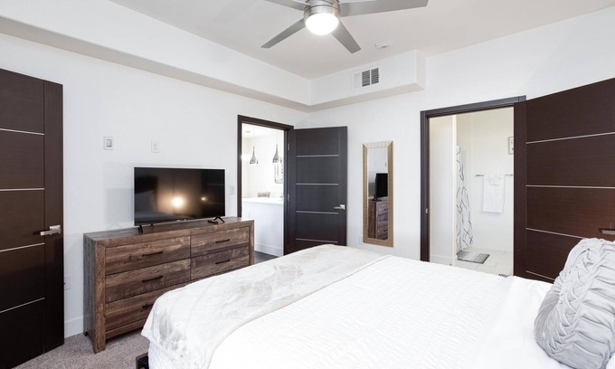 Spring Valley Appartement | Homey First Floor Unit in A Gated Community/FREE EV Charger!