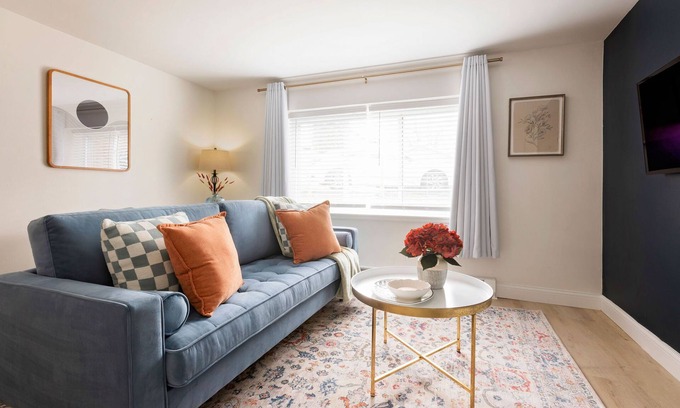 Tower Grove East Appartement | Homey Haven in Tower Grove Near Major Hospitals