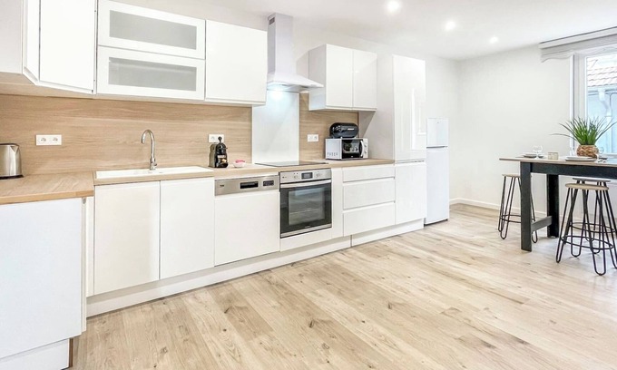 Cluses Maison | Homey Sakine -Large home/Near downtown Cluses/Wifi