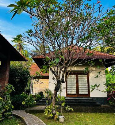 Bondalem Cabine | Homey Villa- 5 mins to the Beach at Bondalem Tejakula