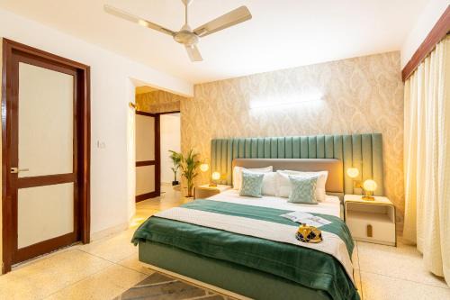 New Friends Colony Appartement | Homlee-Excellency Large 4BHK-South Delhi- NFC