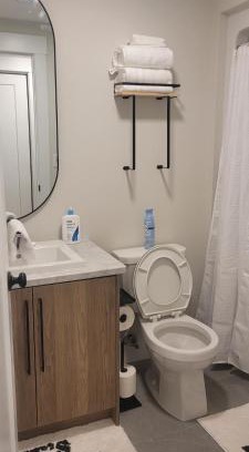Moncton Appartement | Hommie Vibes Basement Suite