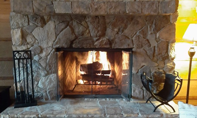 Jefferson Maison | Honey's Place waterfront Vacation rental Karnack Texas Caddo Lake