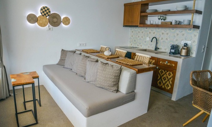 Tripiti Maison | honeymoon klima suite
