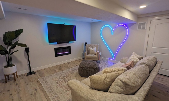 Cedar Hills Copropriété | Honeymoon Mountain Dream Retreat with Valley Views, Mountain Trails & Sauna
